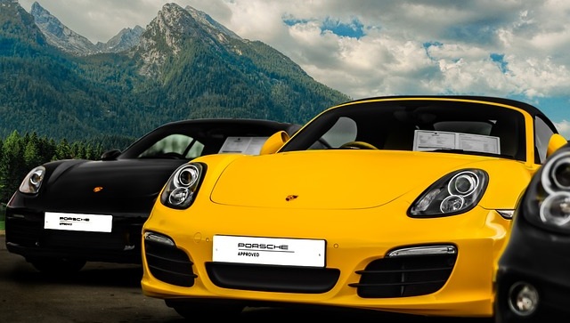Porsche Boxter 
https://pixabay.com/cs/photos/porsche-boxter-porsche-4032307/